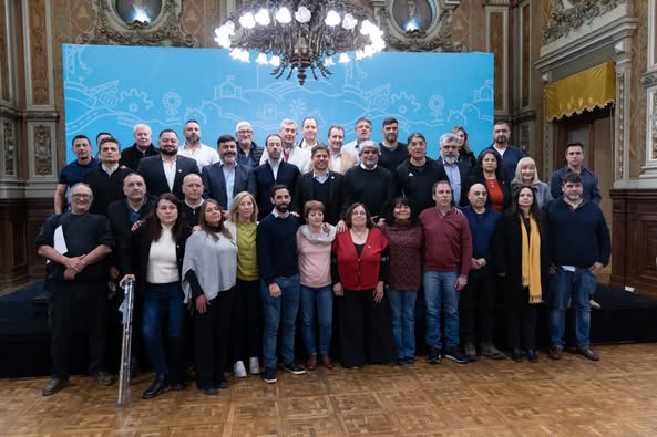 Reunión de gremios estatales con el Gobernador Axel Kicillof