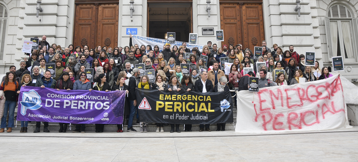 Las y los peritos seguimos luchando por nuestros derechos
