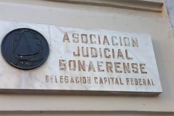 El 6 de agosto se reunió la Comisión de Peritos de la AJB. Jerarquización de la carrera y problemas laborales fueron los temas destacados.